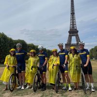 Eiffel Tower, 4 loopers in kit, 4 wives in yellow