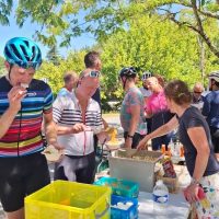 Feed stop, Sarah, cyclists