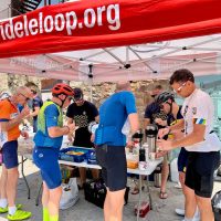 Feed stop line up, gazebo, cyclists