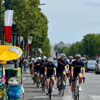 Peloton head-on, Paris, cobbles, Champs elysee