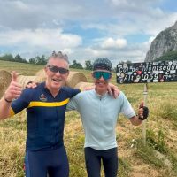 Thumbs up, Montsegur, 2 riders